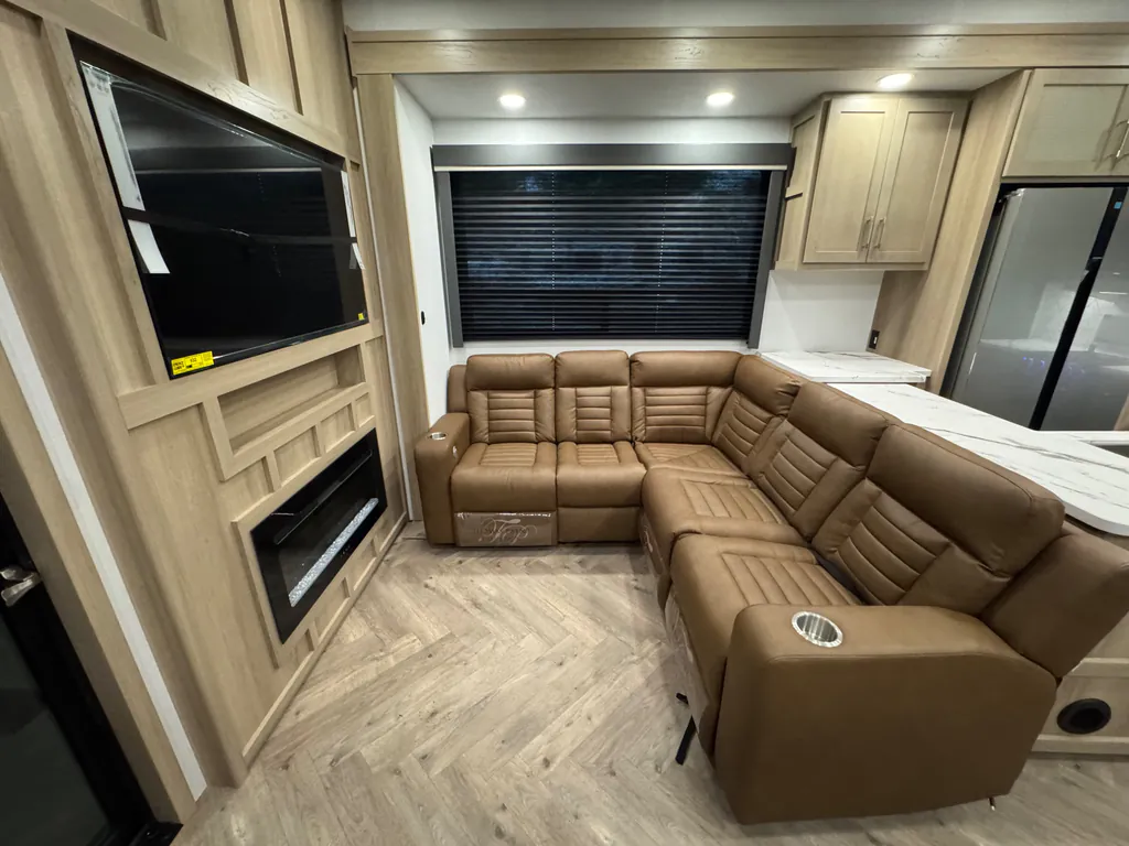2026 Keystone Raptor 420, Photos photo 16