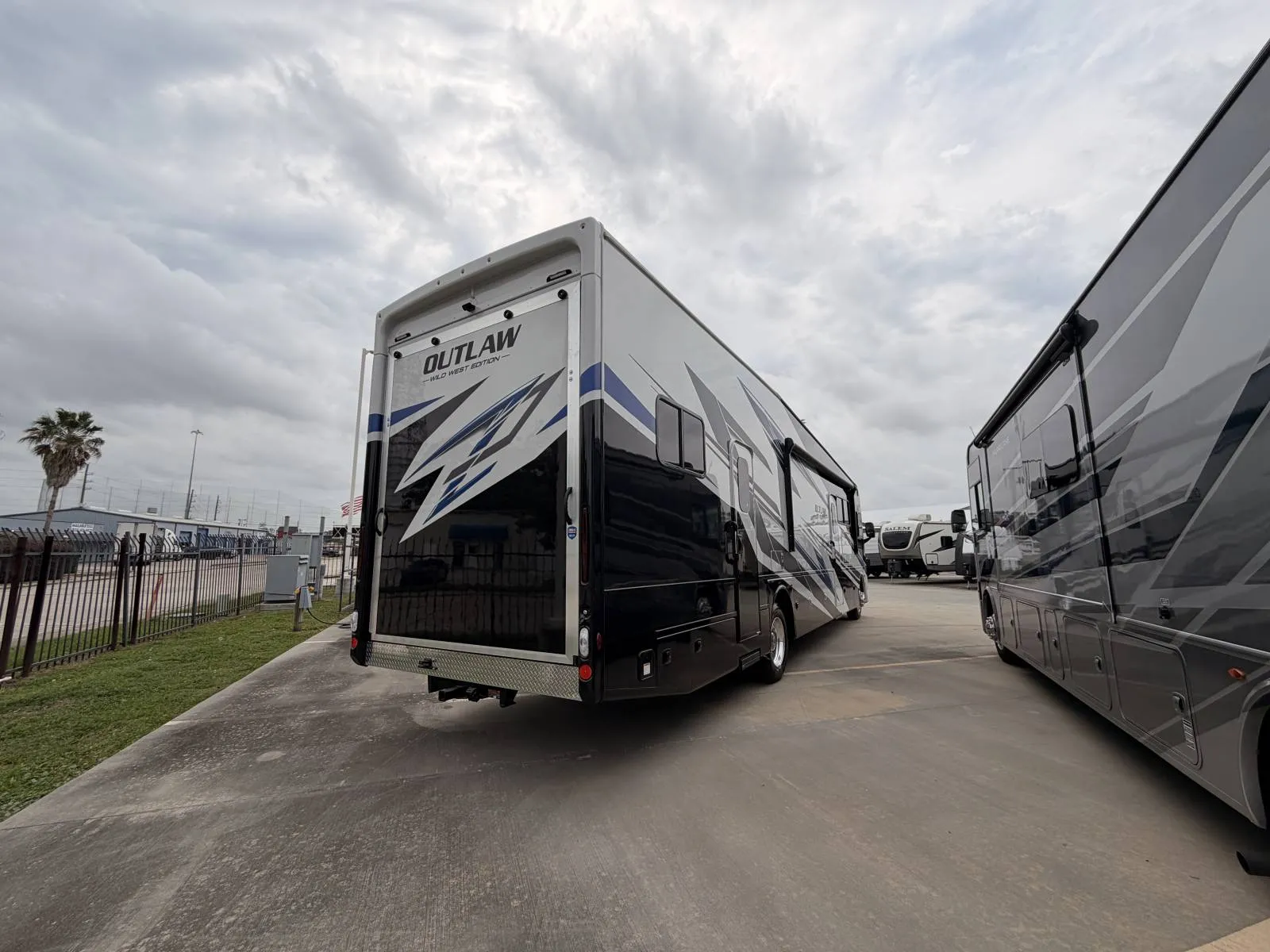 2026 Thor Motor Coach OUTLAW WILD WEST Toy Hauler - Photo 3