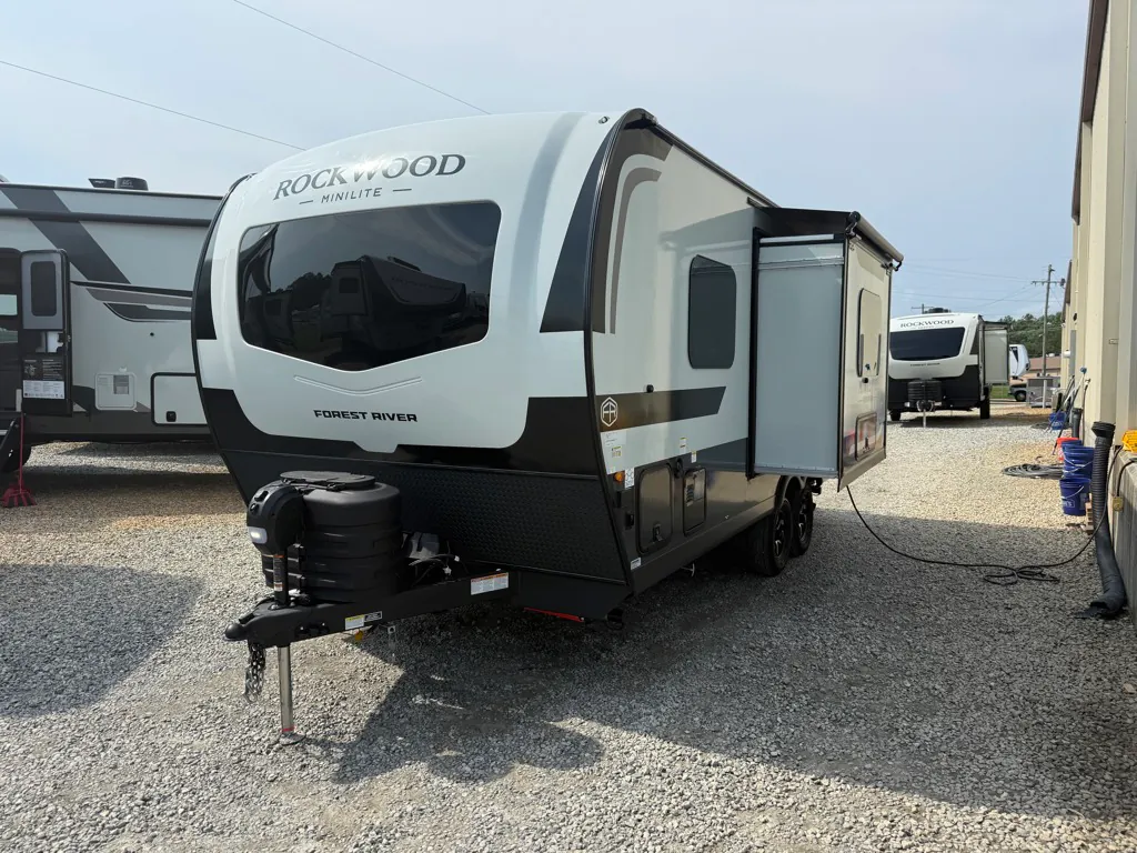 2027 Forest River Rockwood Mini Lite 2109S - Photo 3