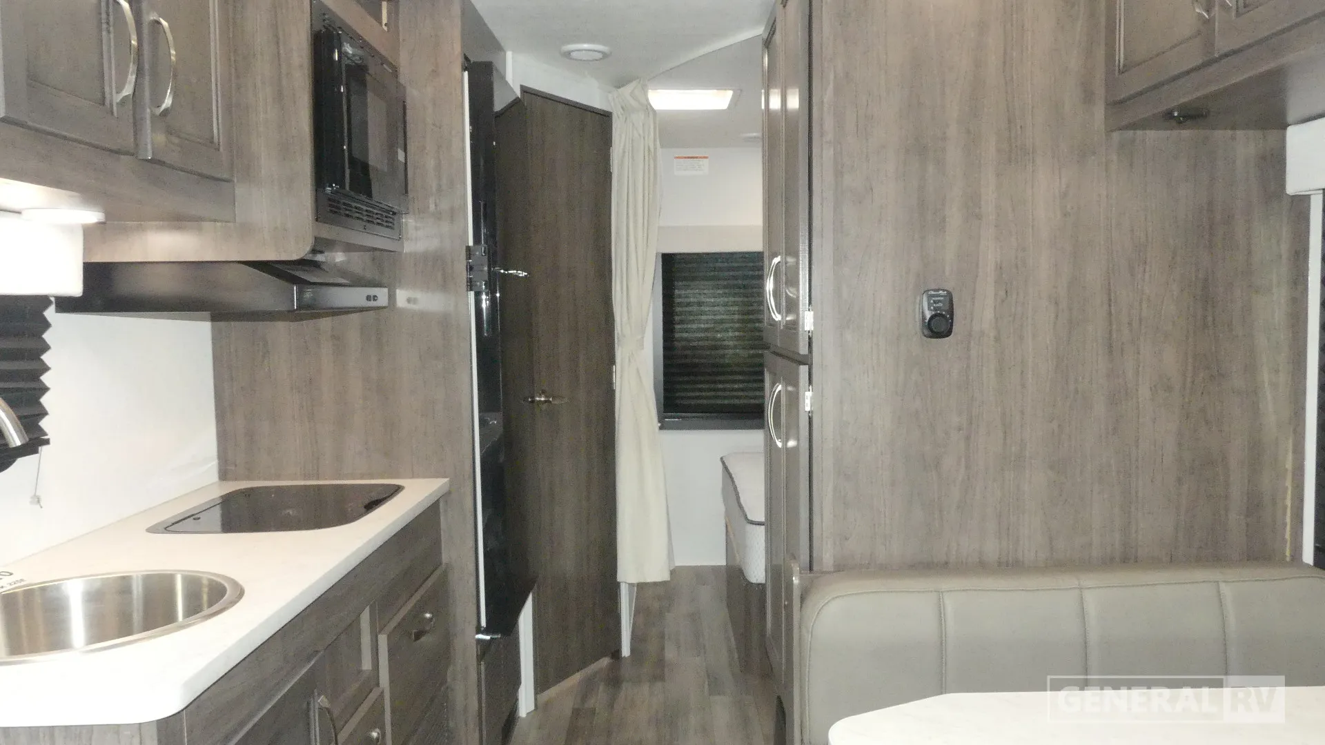 2026 Jayco Redhawk SE 22CF - Photo 3