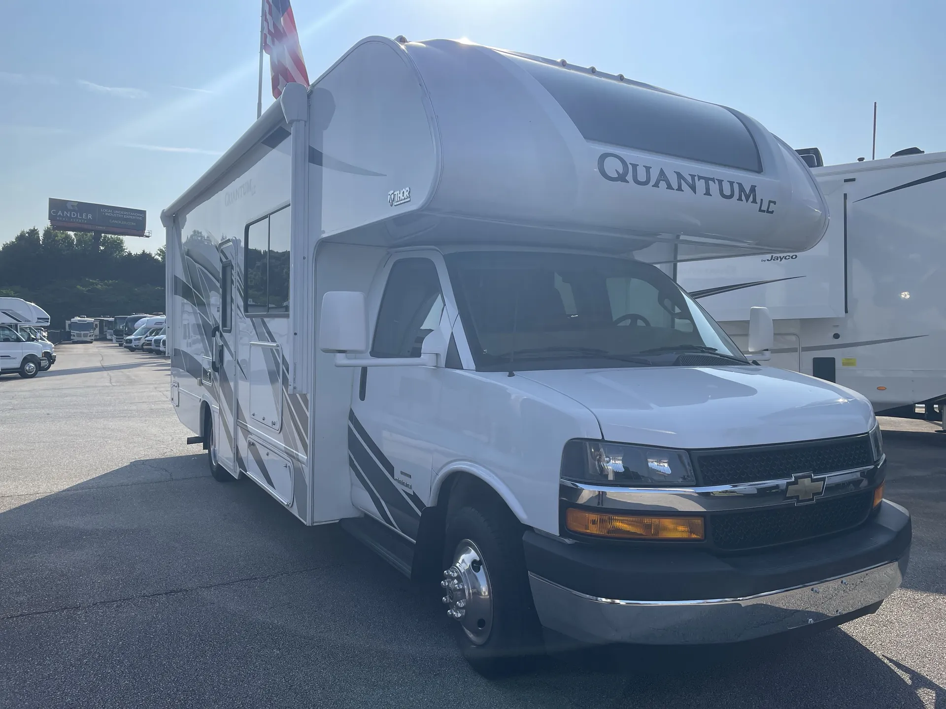 2022 Thor Motor Coach Quantum LC26 - Photo 2