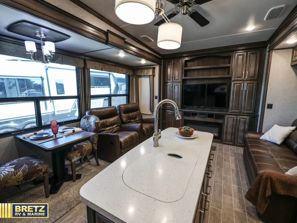 2019 Keystone Alpine 3020RE - Photo 4
