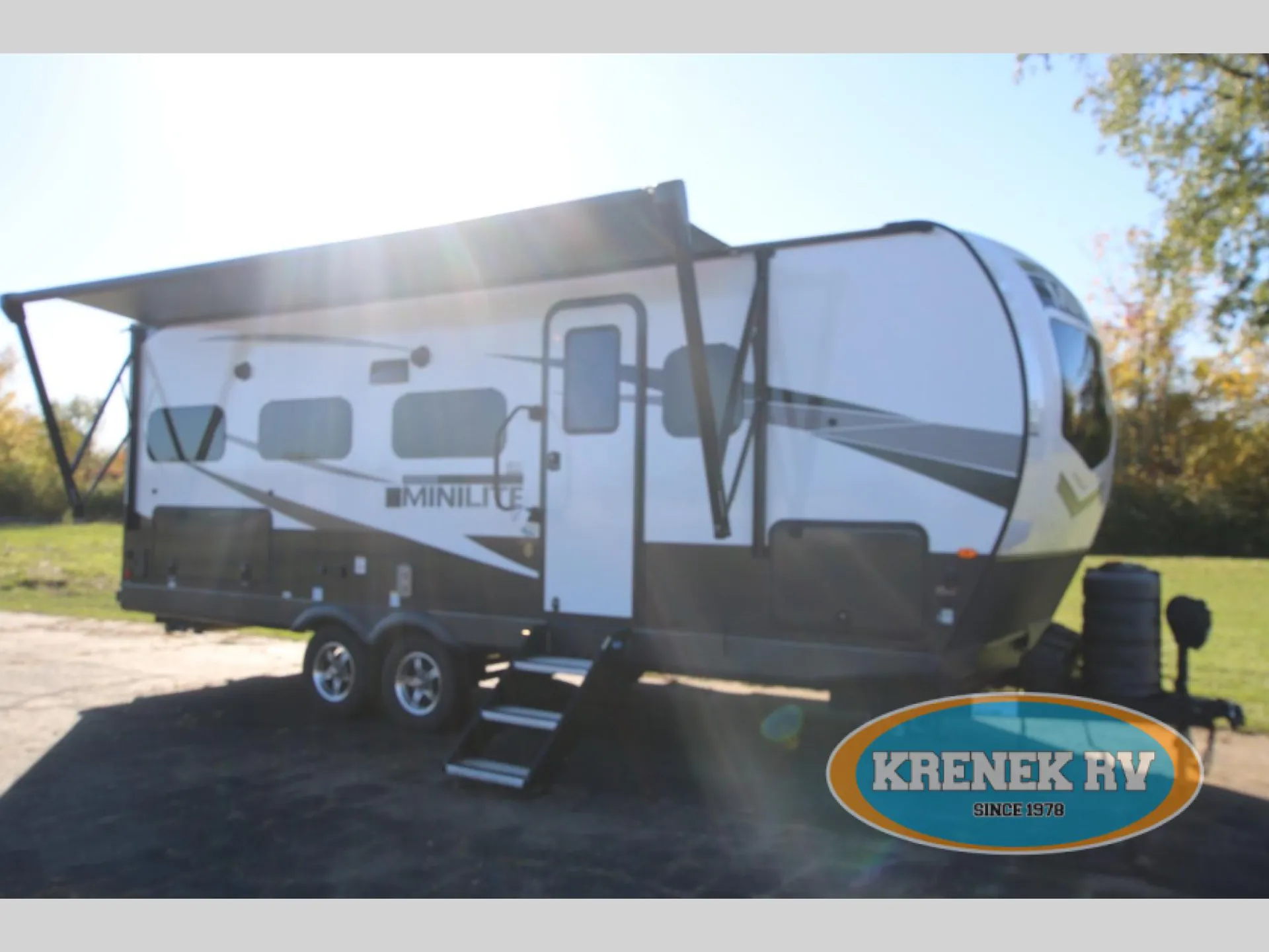 2024 Forest River Rockwood Mini Lite 2517S - Photo 2