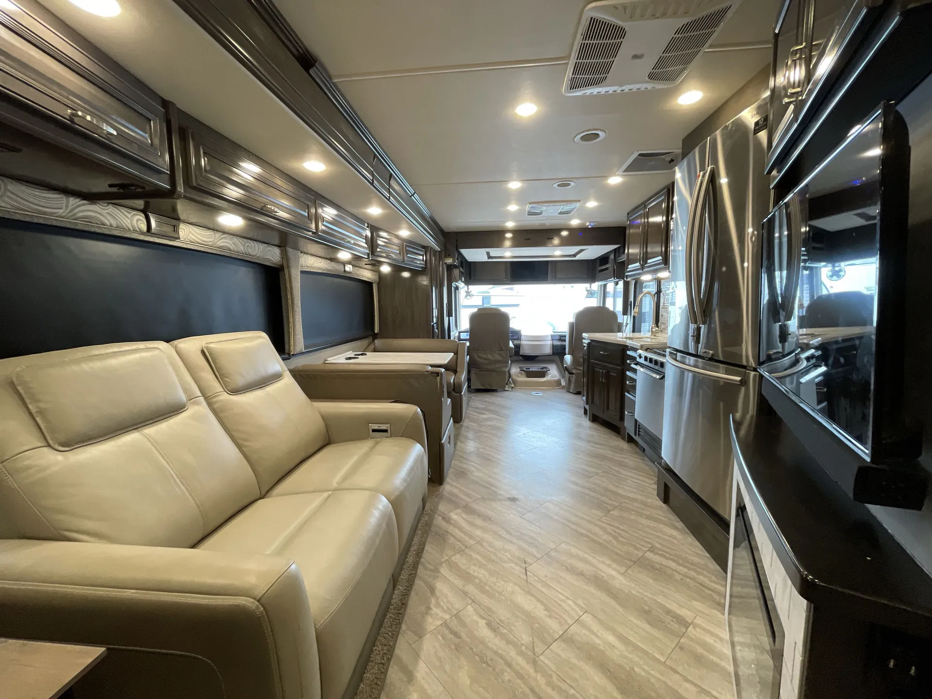 2020 holiday rambler Vacationer 35K — living area main
