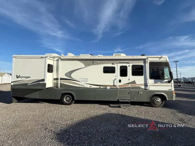 2005 Winnebago Voyager 35D - Main photo