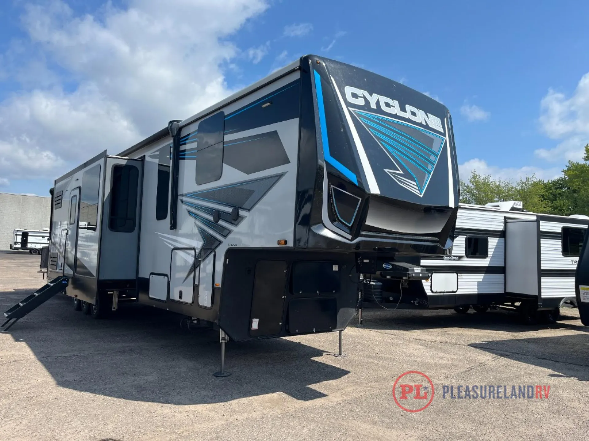 2023 Heartland Cyclone 4006