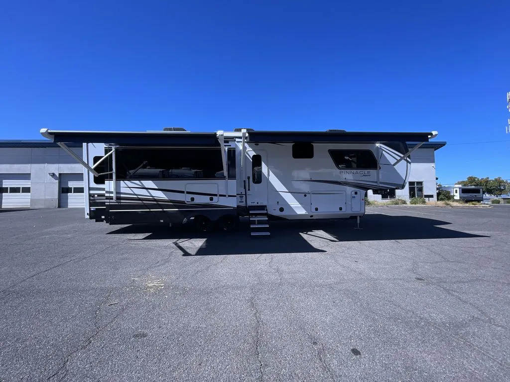 2026 Jayco Pinnacle 38KPTS - Photo 2