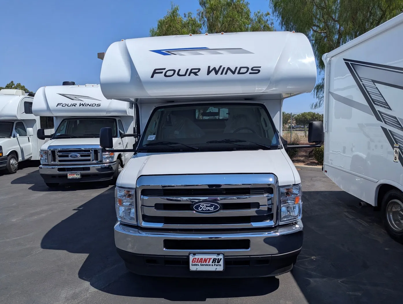 2026 Thor Motor Coach Four Winds 19Z - Photo 3