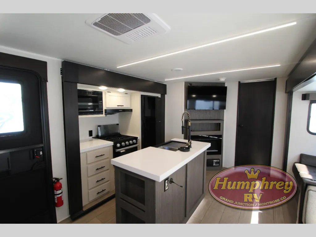 2026 Forest River Cherokee Alpha Wolf 33BH, Photos photo 40