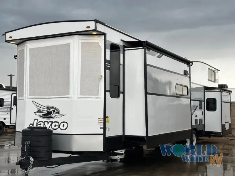 2025 Jayco Jay Flight Bungalow 40LOFT - Photo 3