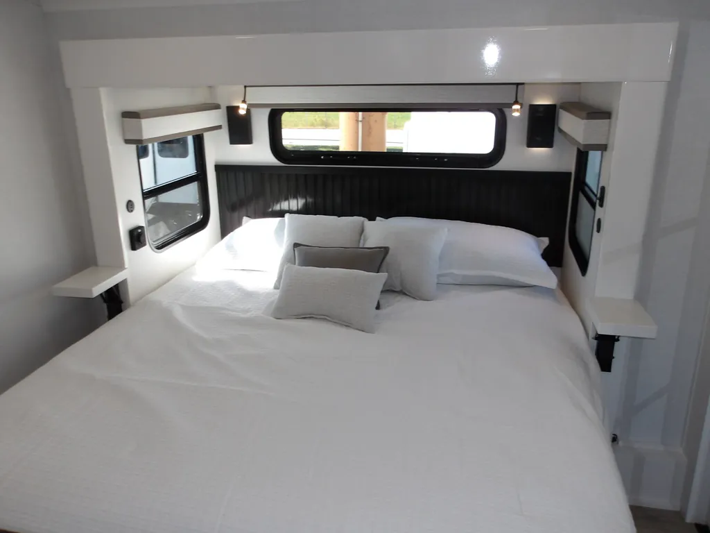 2027 Jayco Pinnacle 32RLTS, Photos photo 64