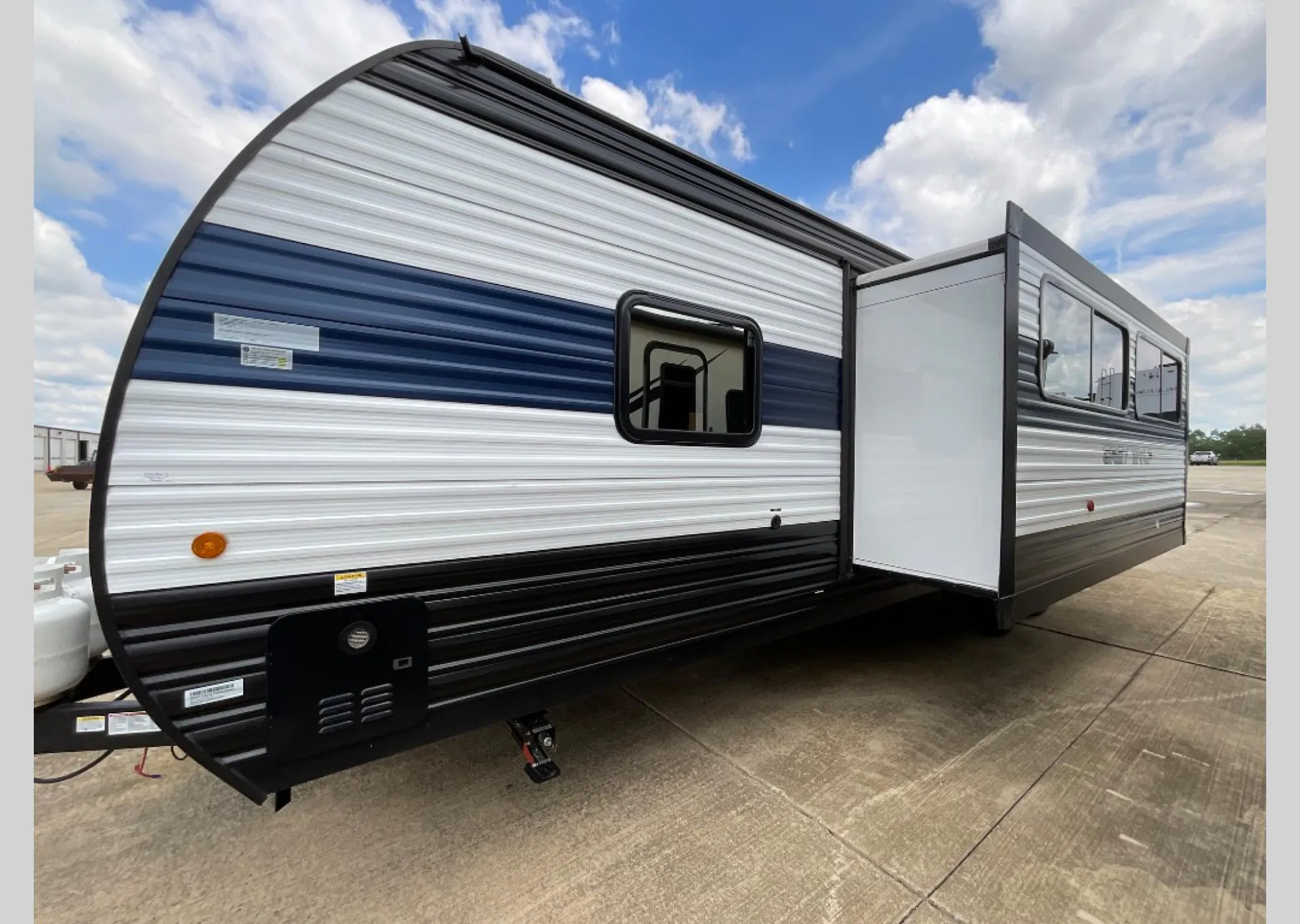 2024 Forest River Cherokee Grey Wolf 27DBH — Photo 6