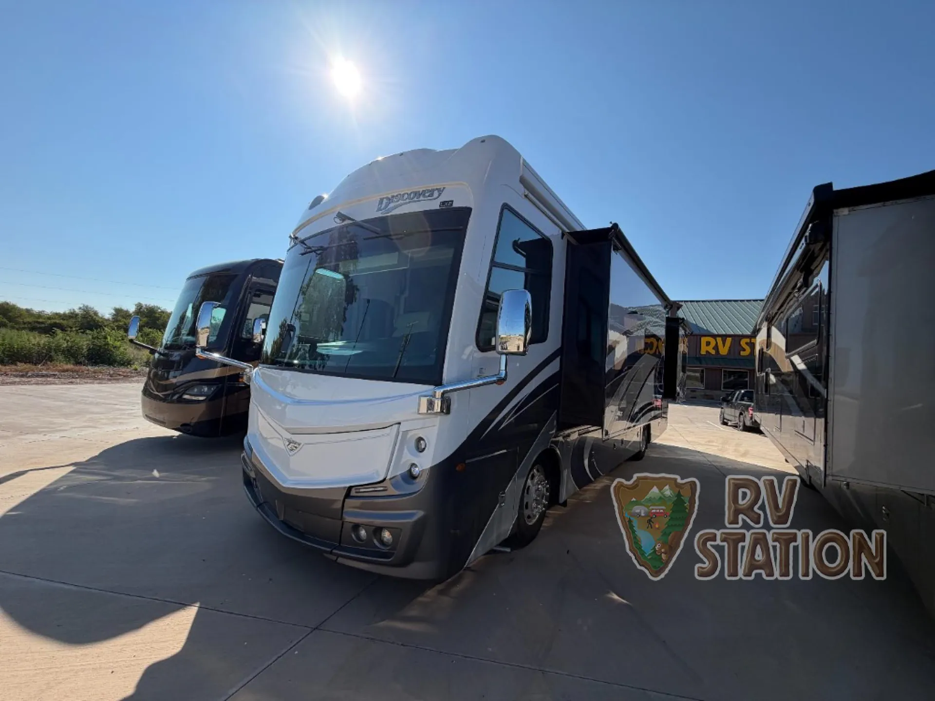 2022 Fleetwood Discovery LXE 36HQ - Photo 4