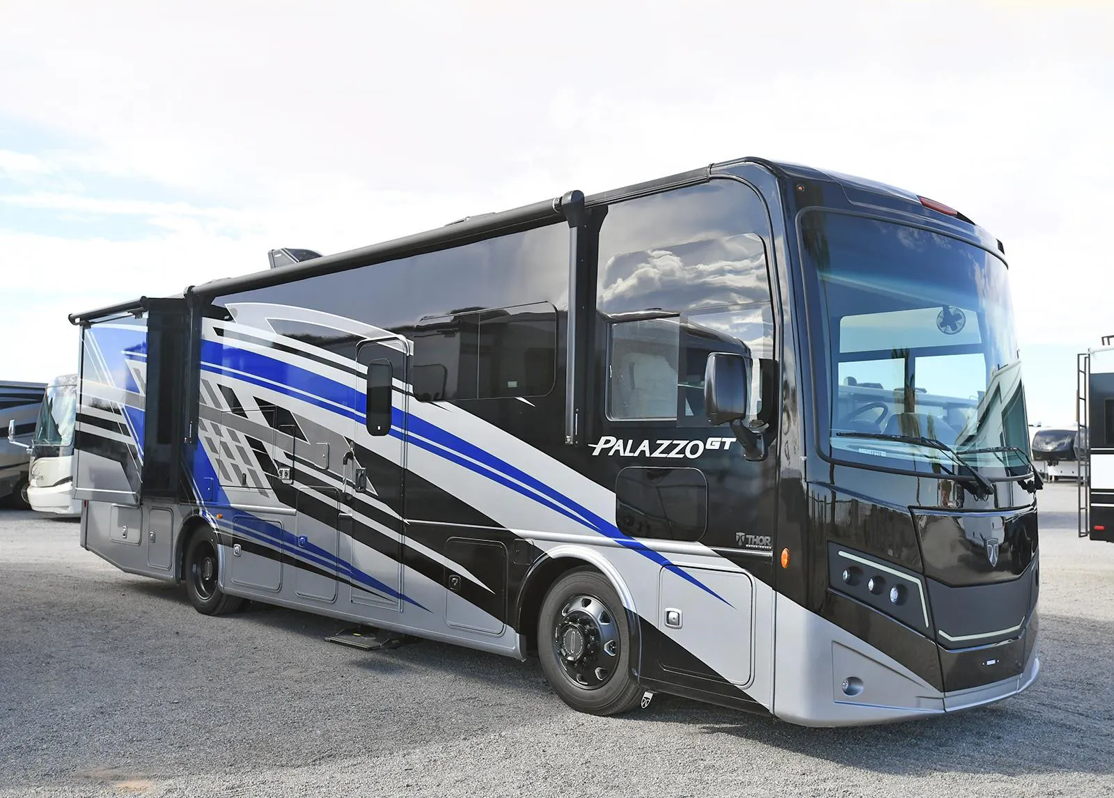 2025 Thor Motor Coach Palazzo GT 33.5 - Photo 3