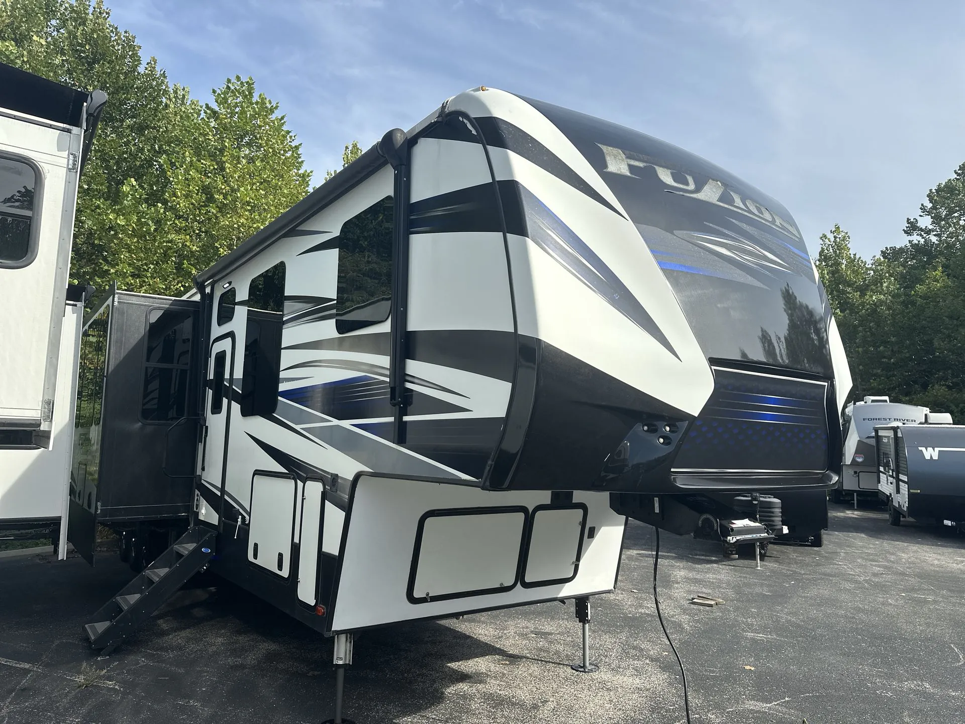 2019 Keystone Fuzion 419 - Photo 2