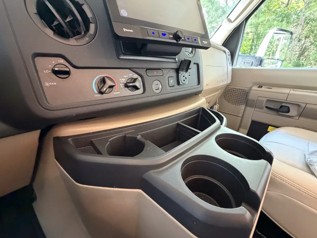 2027 Thor Motor Coach Quantum HS31, Photos photo 42