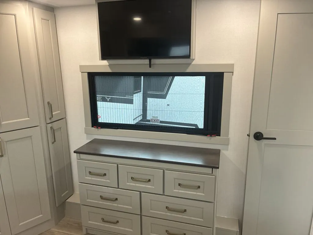 2026 Brinkley Model G 3950, Photos photo 20