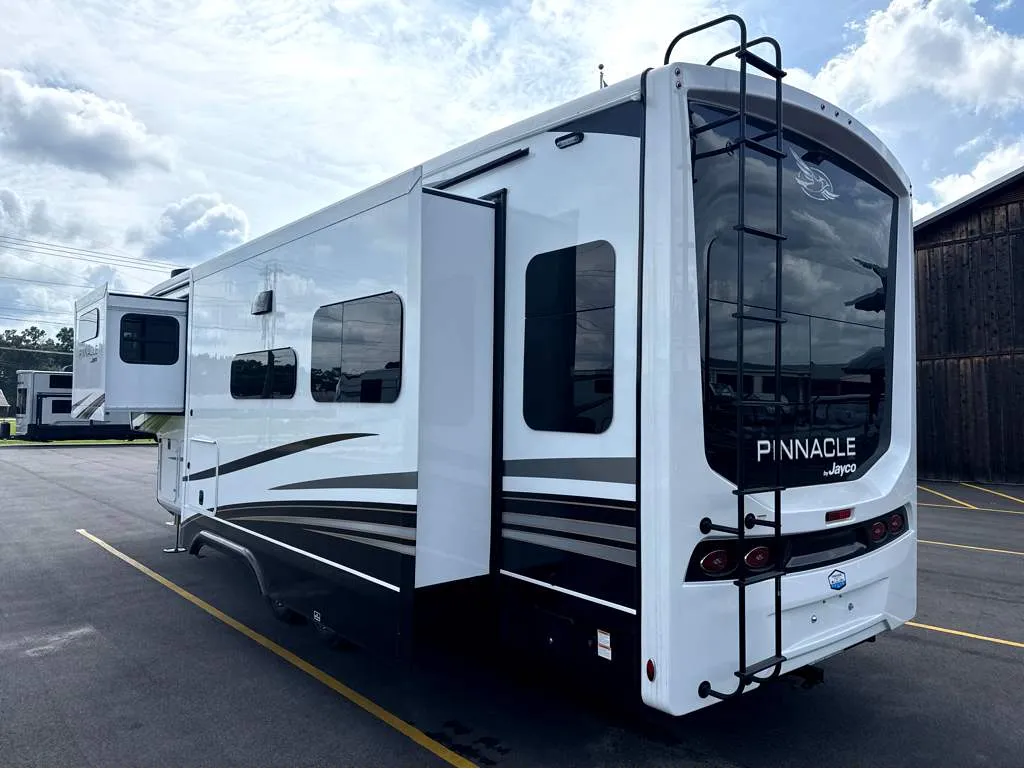 2027 Jayco Pinnacle 32RLTS - Photo 4