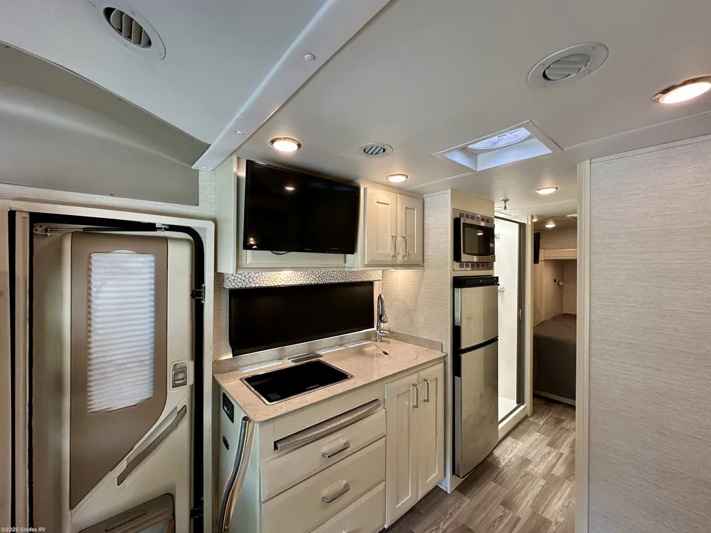 2021 Tiffin Wayfarer 25 SW, Photos photo 4