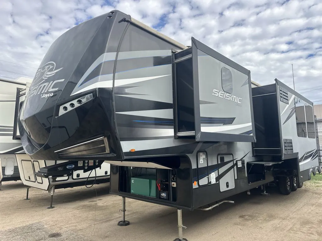 2019 Jayco Seismic 4113 - Photo 4
