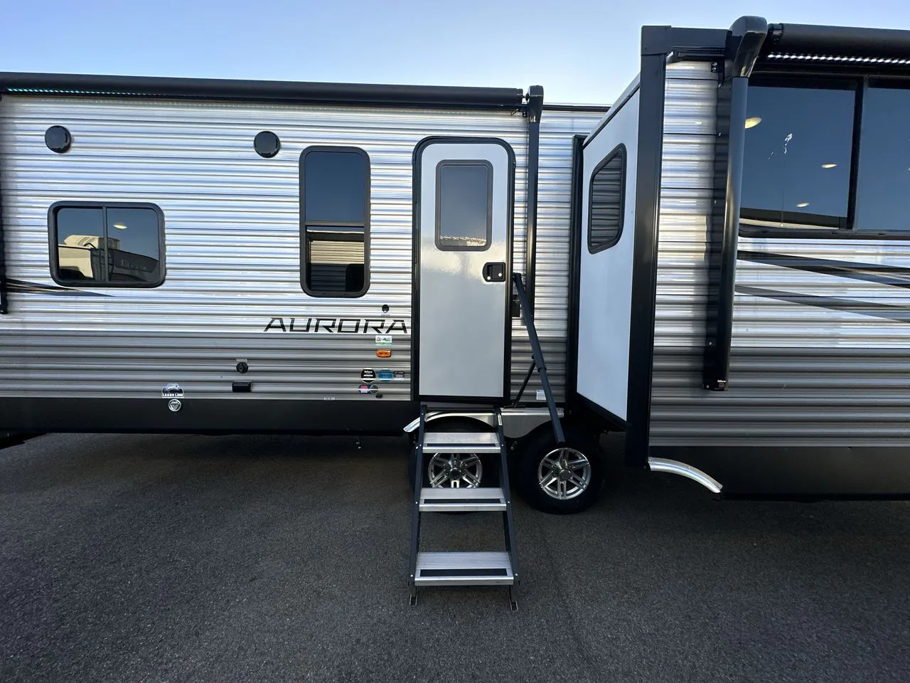 2024 Forest River Aurora 28FDS - Photo 3