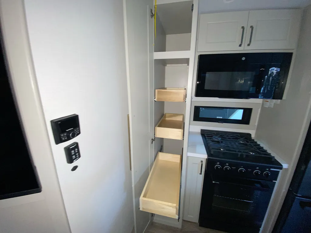 2026 Brinkley Model G 4000, Photos photo 19