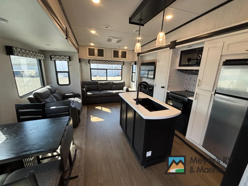 2022 Forest River Wildcat 369MBL, Photos photo 6