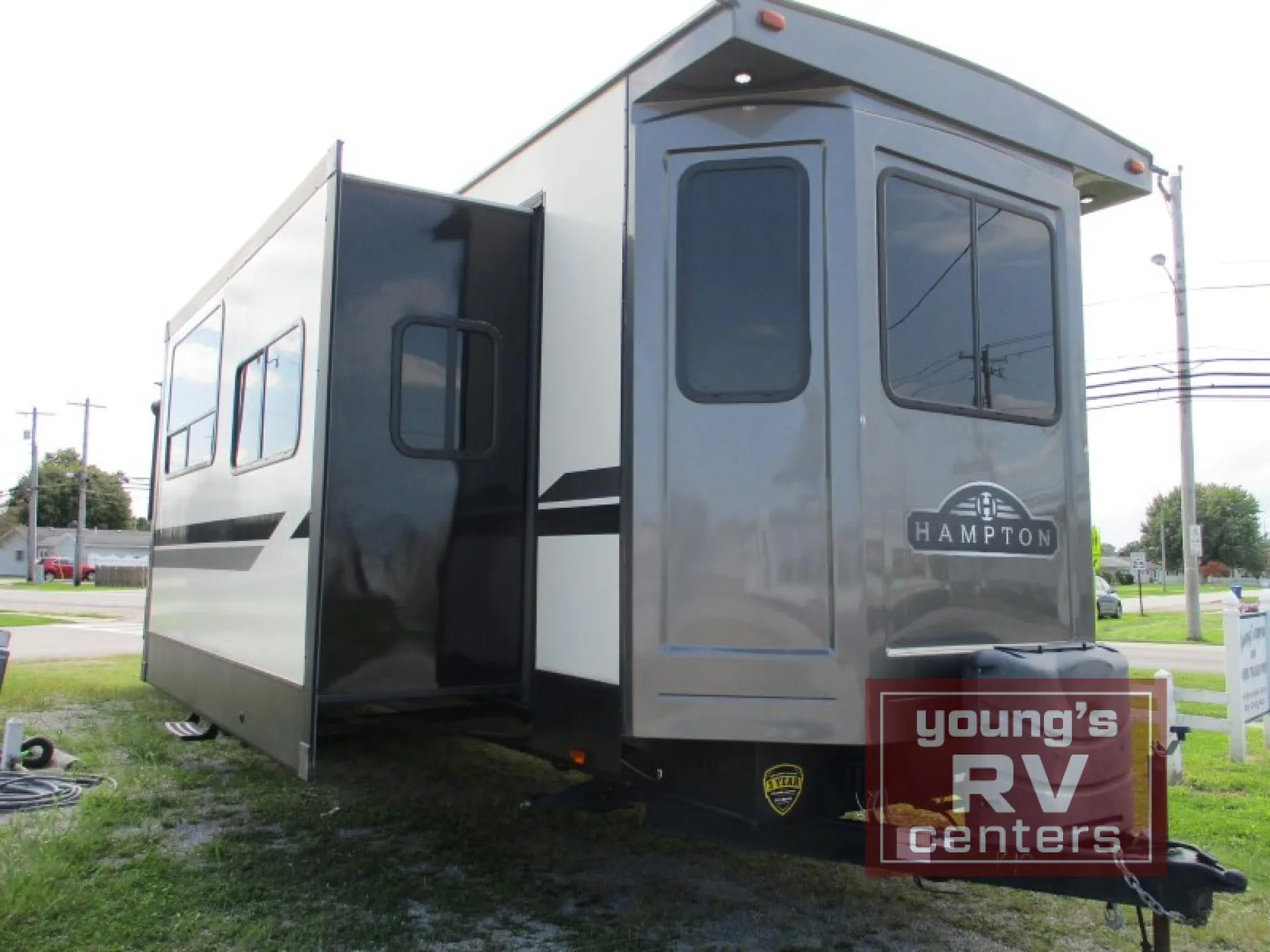 2019 CrossRoads Hampton 370FDL - Photo 2