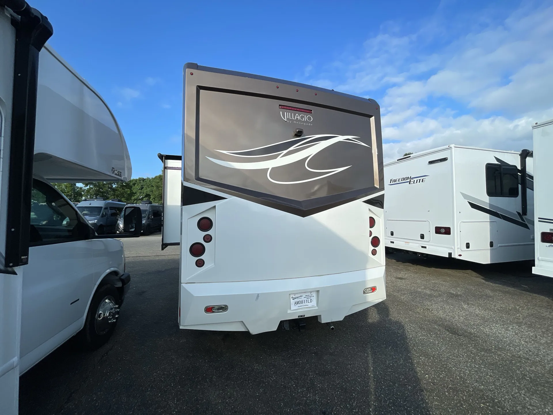 2015 Renegade RV Villagio 25TBS dealer photo 7 from Camping World