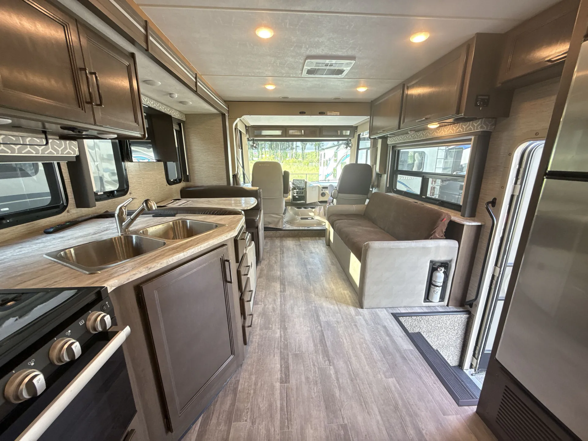 2022 Thor Motor Coach Freedom Traveler A32 — living area main