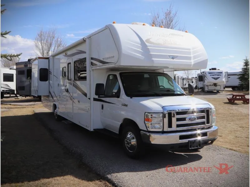 2014 Fleetwood Jamboree Searcher 31M - Main photo