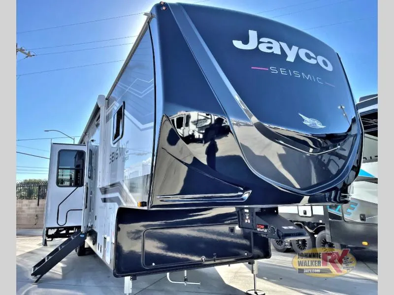 2026 Jayco Seismic 395 - Photo 2