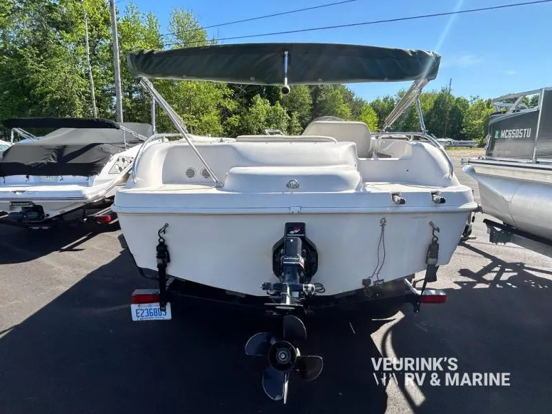2002 Hurricane FunDeck Used    201GS - Deck Boat - Mercruiser 4.3L - Photo 3