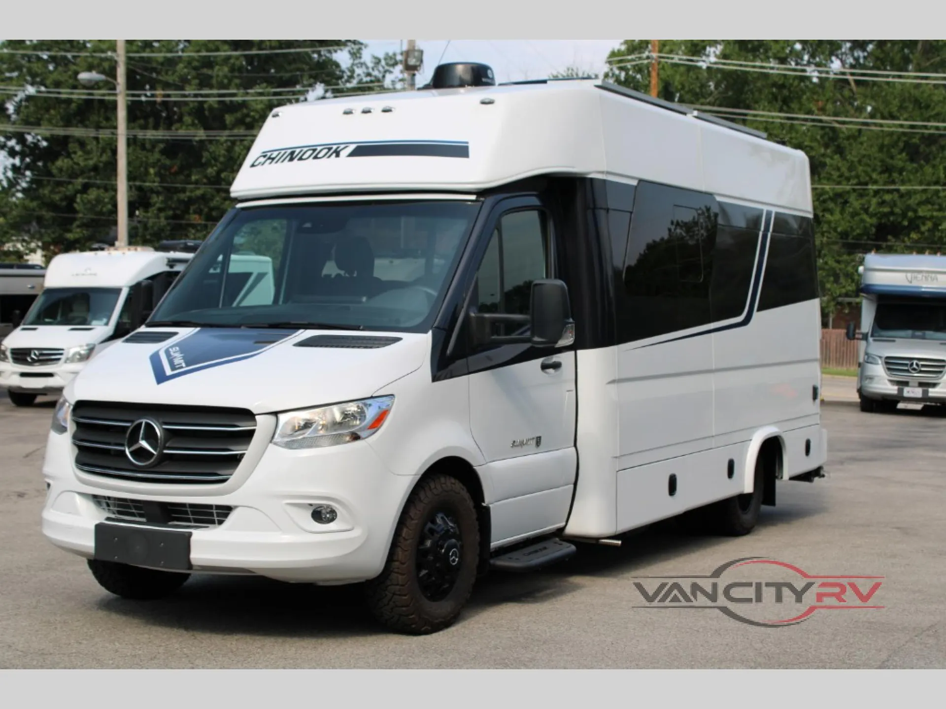 2025 Chinook RV Summit FTB - Photo 2