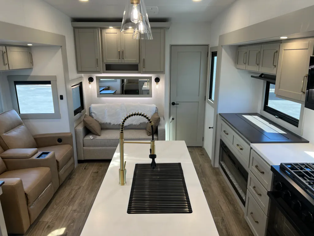 2026 Brinkley Model Z 3515, Photos photo 2