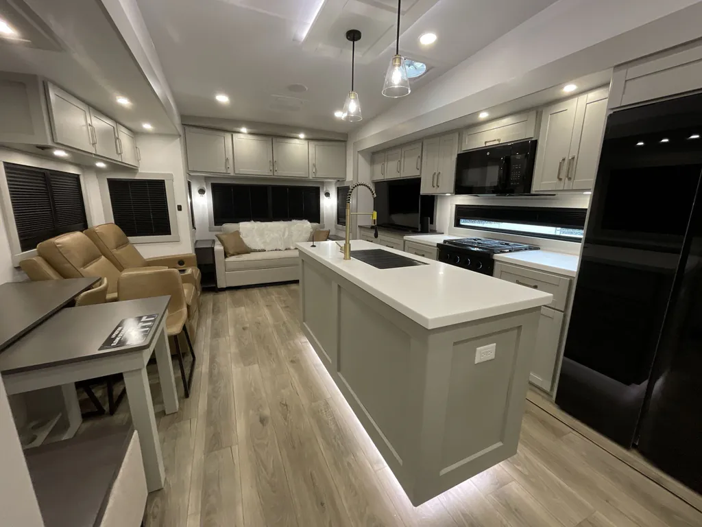 2026 Brinkley Model Z 3600, Photos photo 10
