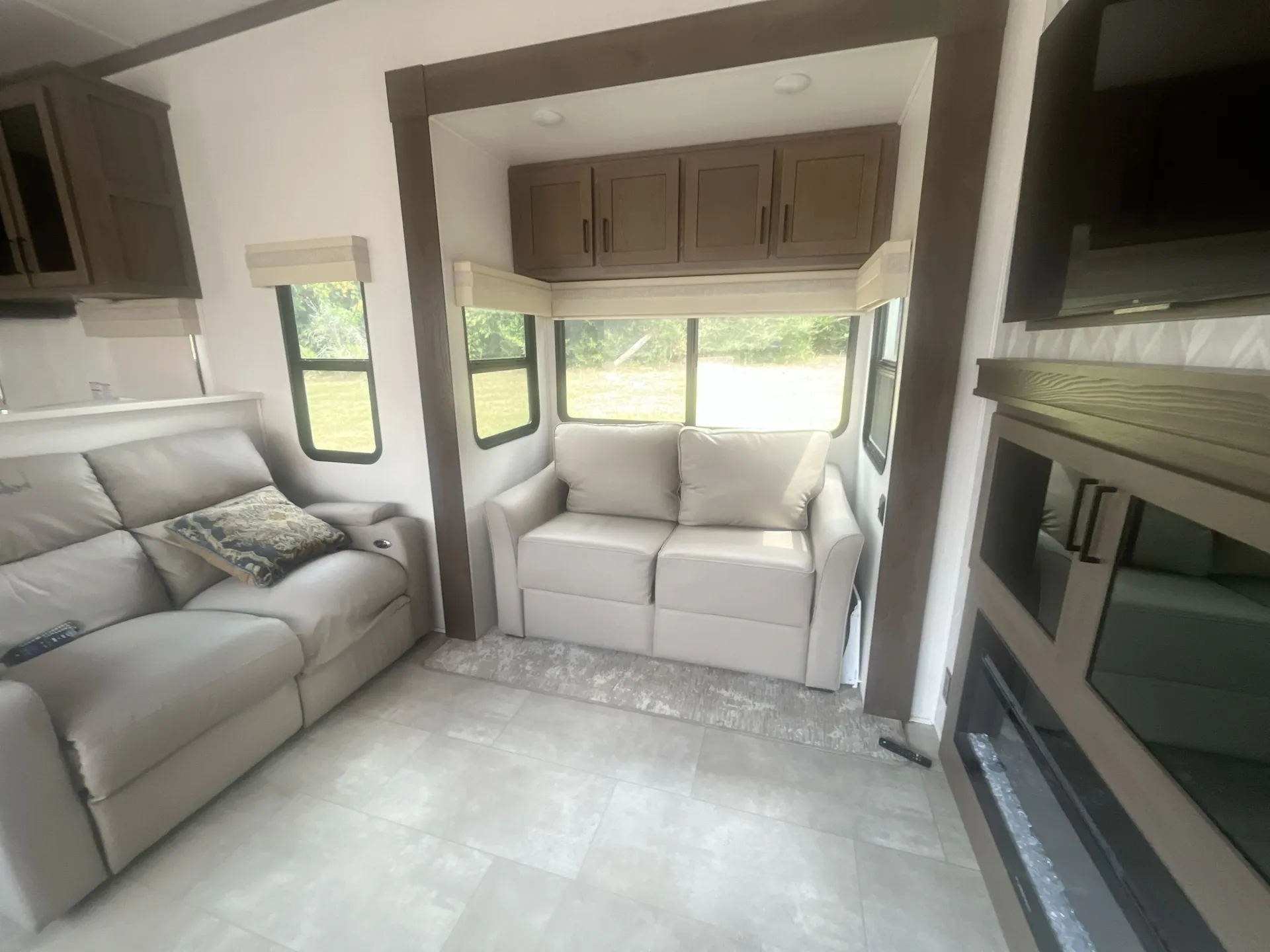 2021 Keystone Arcadia 3660RL — living area main