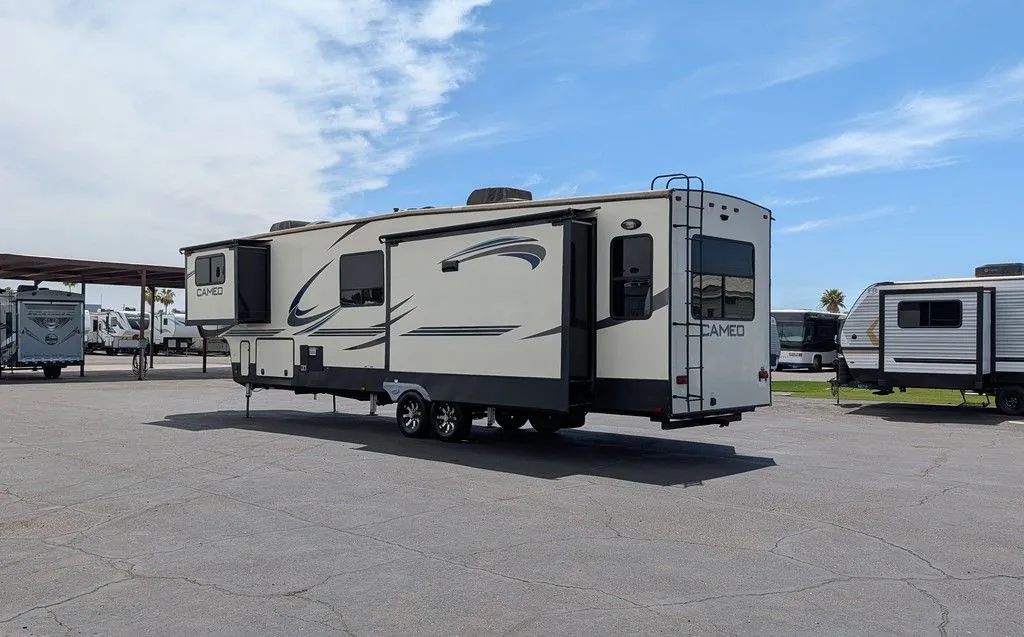 2019 CrossRoads Cameo CE3921BR dealer photo 6 from Sun City RV