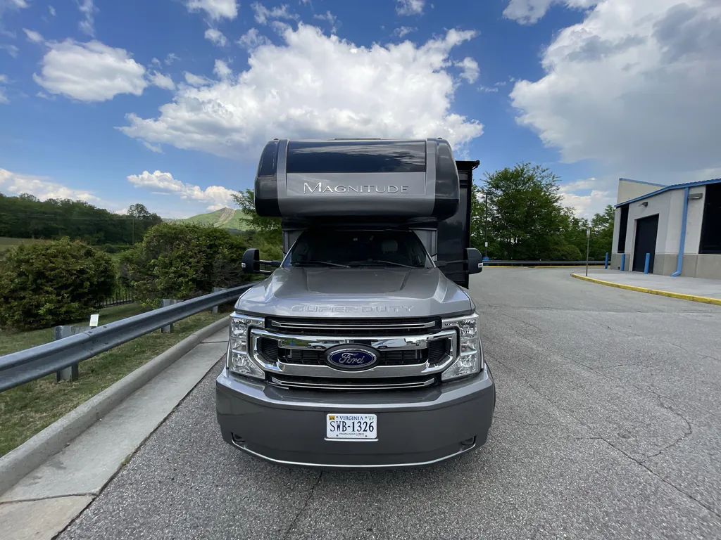 2022 Thor Motor Coach Magnitude RS36, Photos photo 4