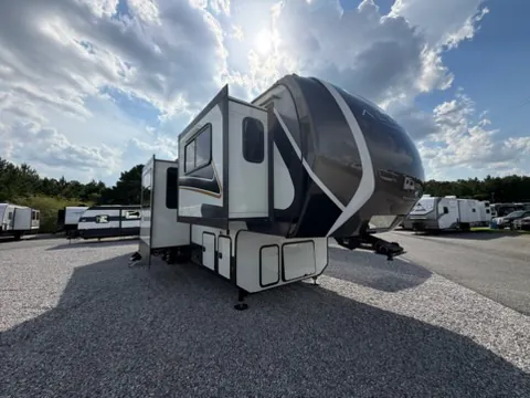 2024 Keystone Avalanche 346FL - Photo 2