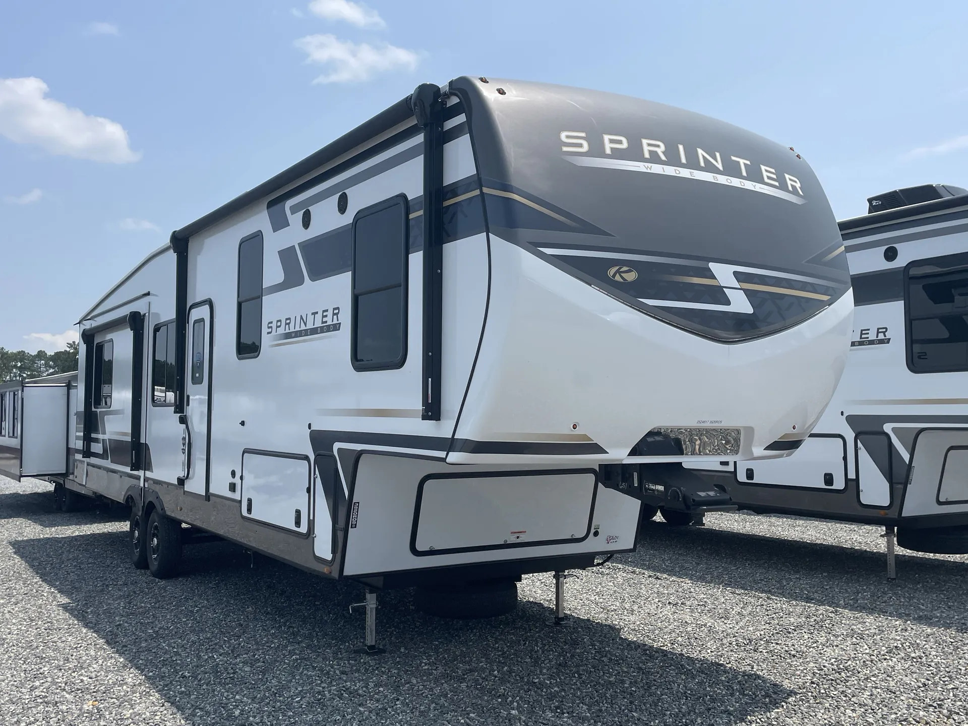 2025 Keystone Sprinter 3520RDS - Photo 2