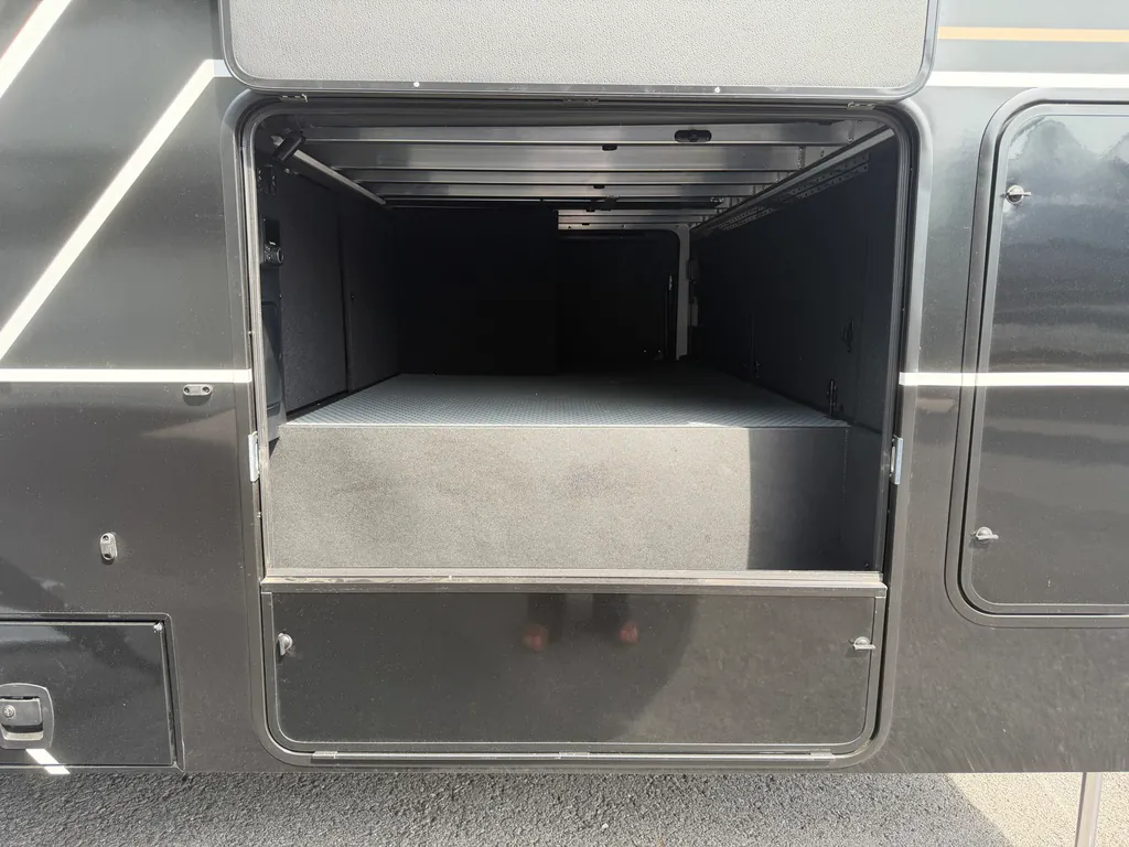 2026 Brinkley Model G 3520, Photos photo 5