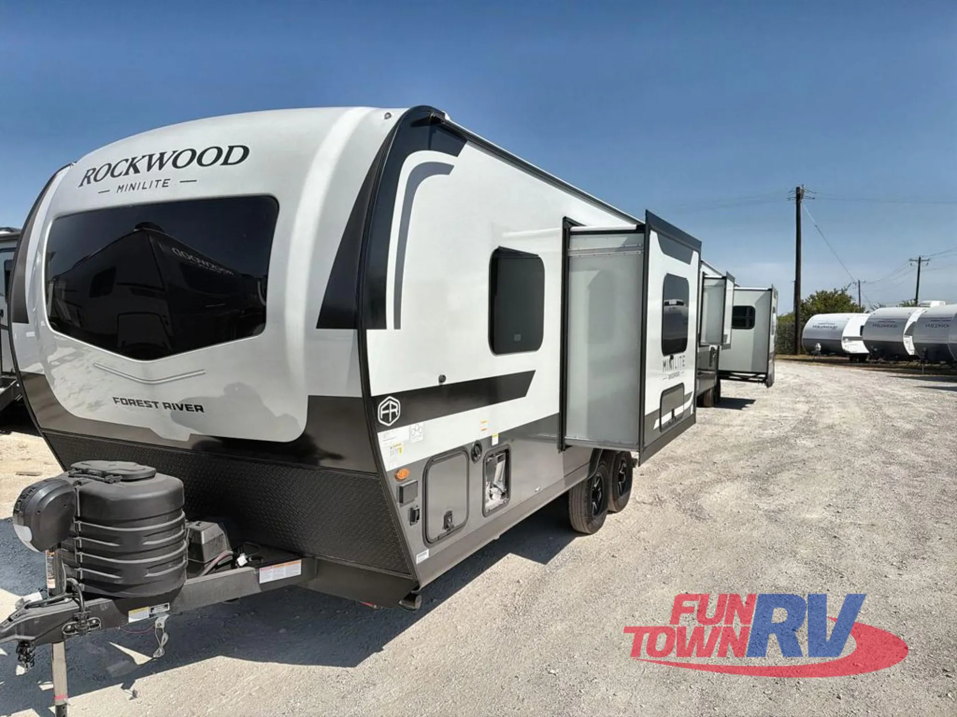 2027 Forest River Rockwood Mini Lite 2109S - Photo 4