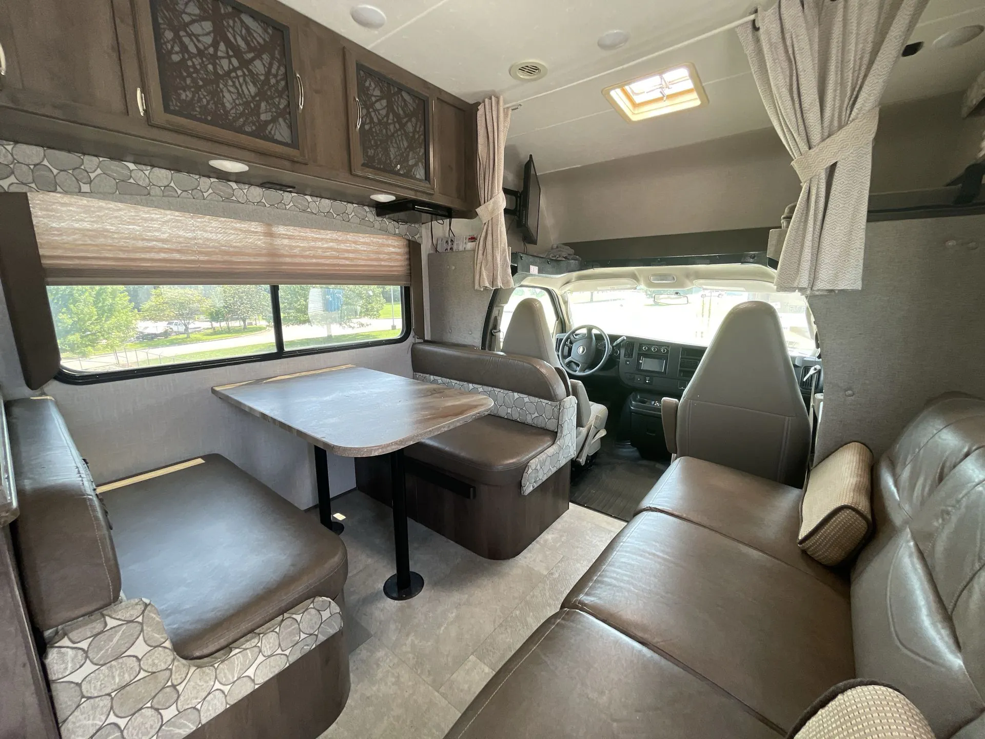 2019 Coachmen Freelander 27QB - Photo 3