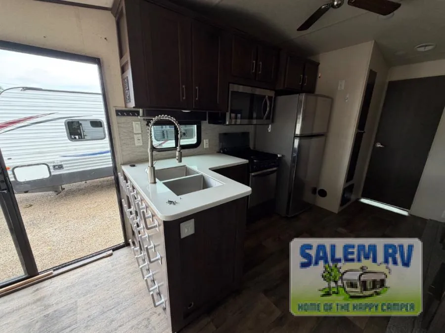 2018 Forest River RV Wildwood DLX 402QBQ - Photo 4