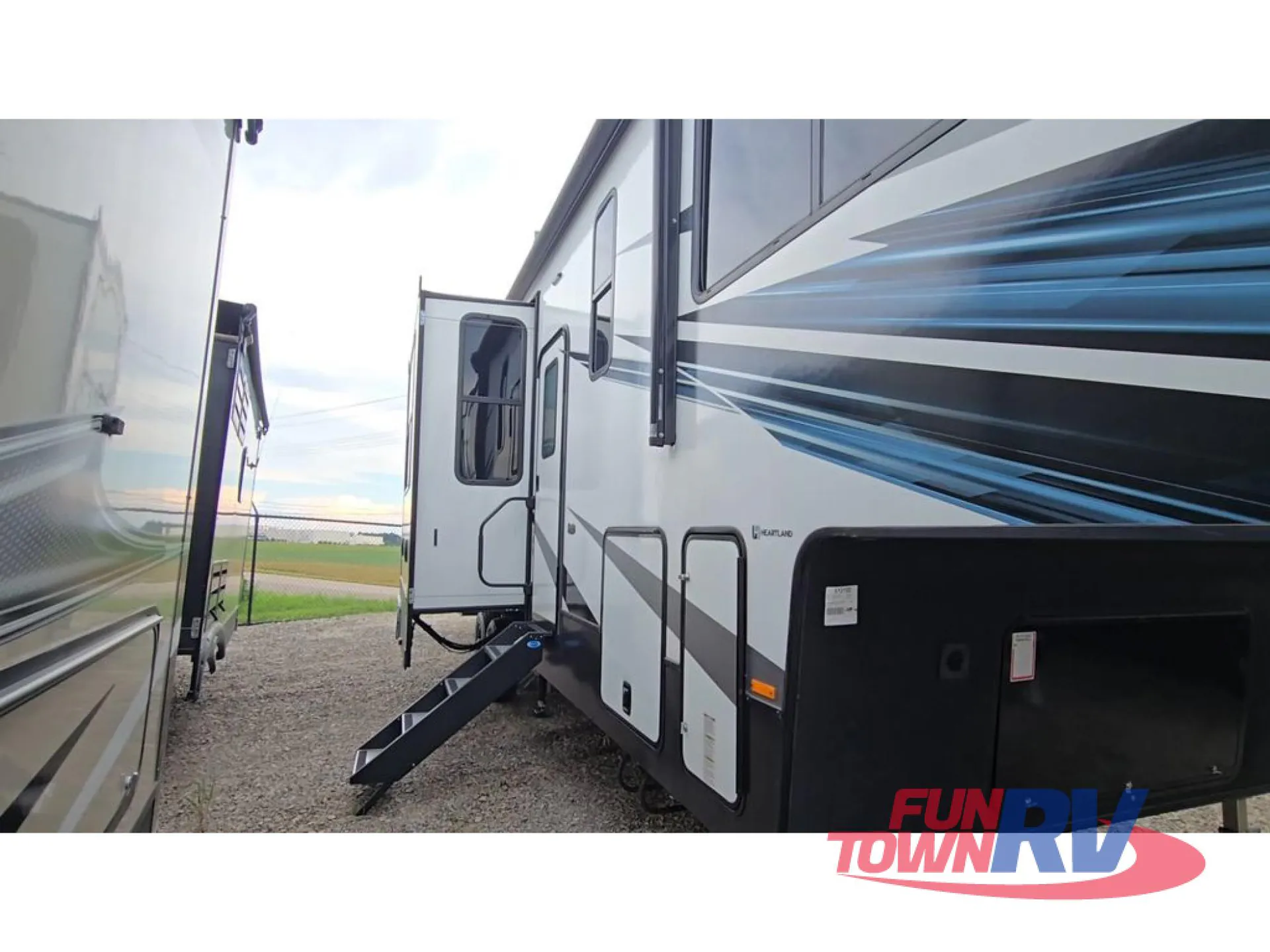2022 Heartland Gravity 3570 - Photo 3