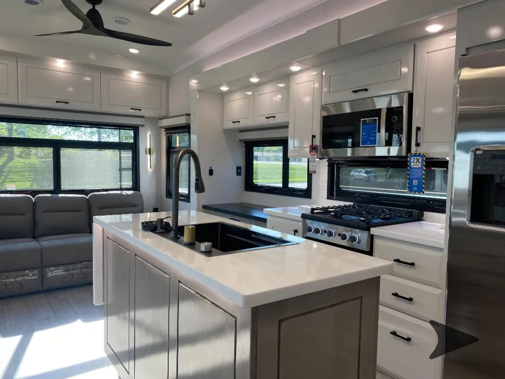 2027 Jayco Pinnacle 32RLTS, Photos photo 3