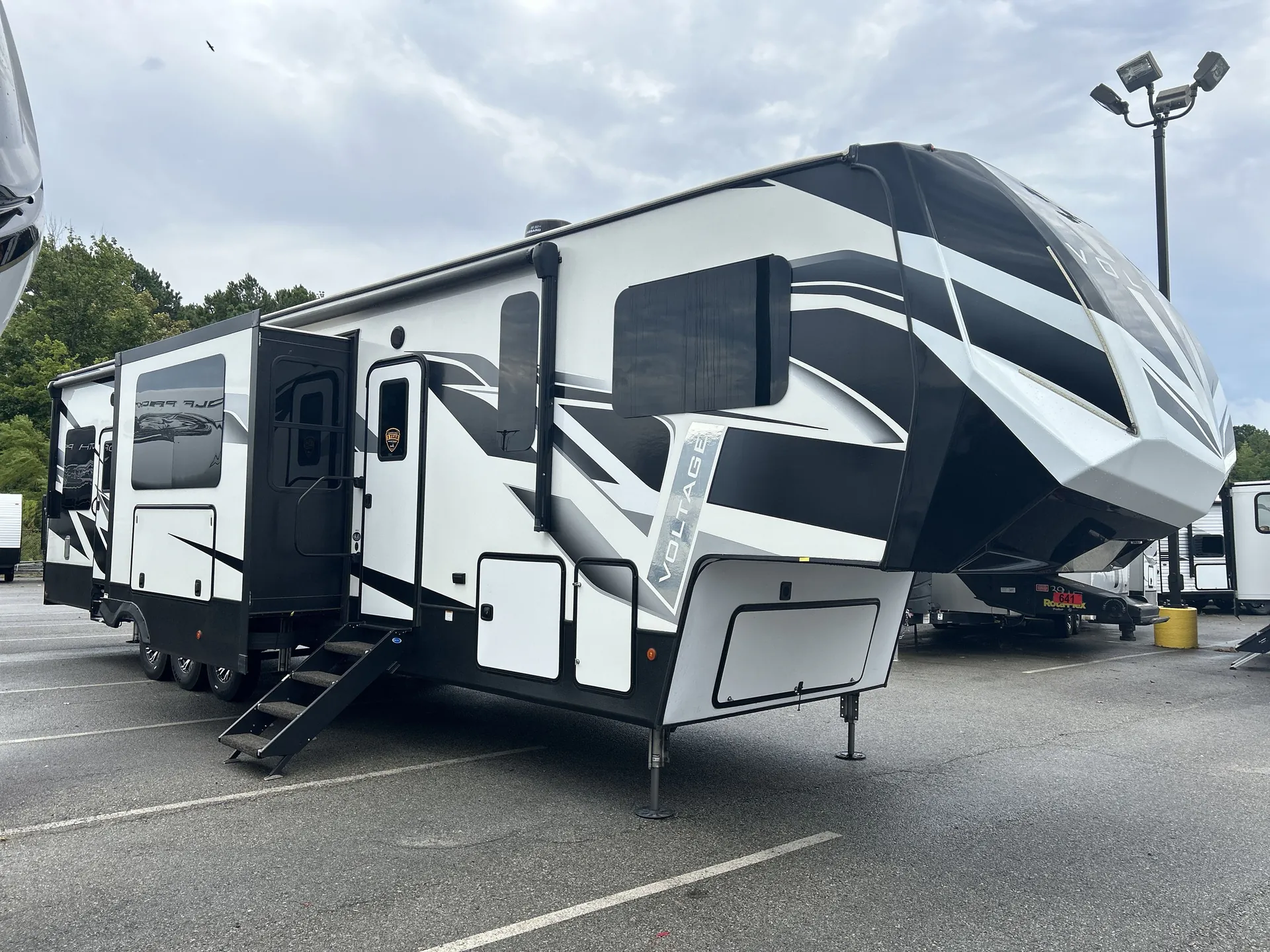 2021 Dutchmen Voltage 3915 dealer photo 1 from Camping World