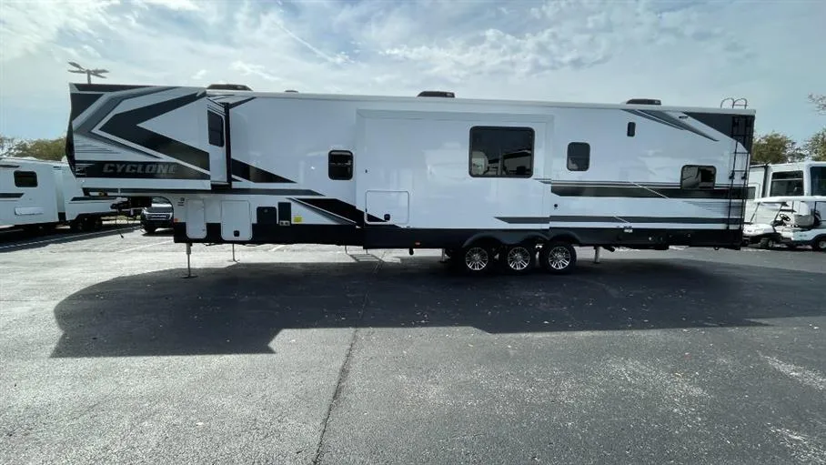 2026 Heartland Cyclone 3914 - Photo 4