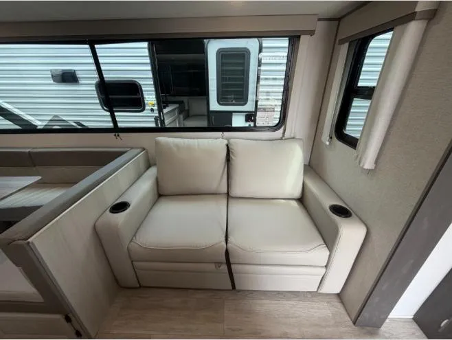 2027 Coachmen Catalina Legacy Edition 323BHDSCK - Photo 3
